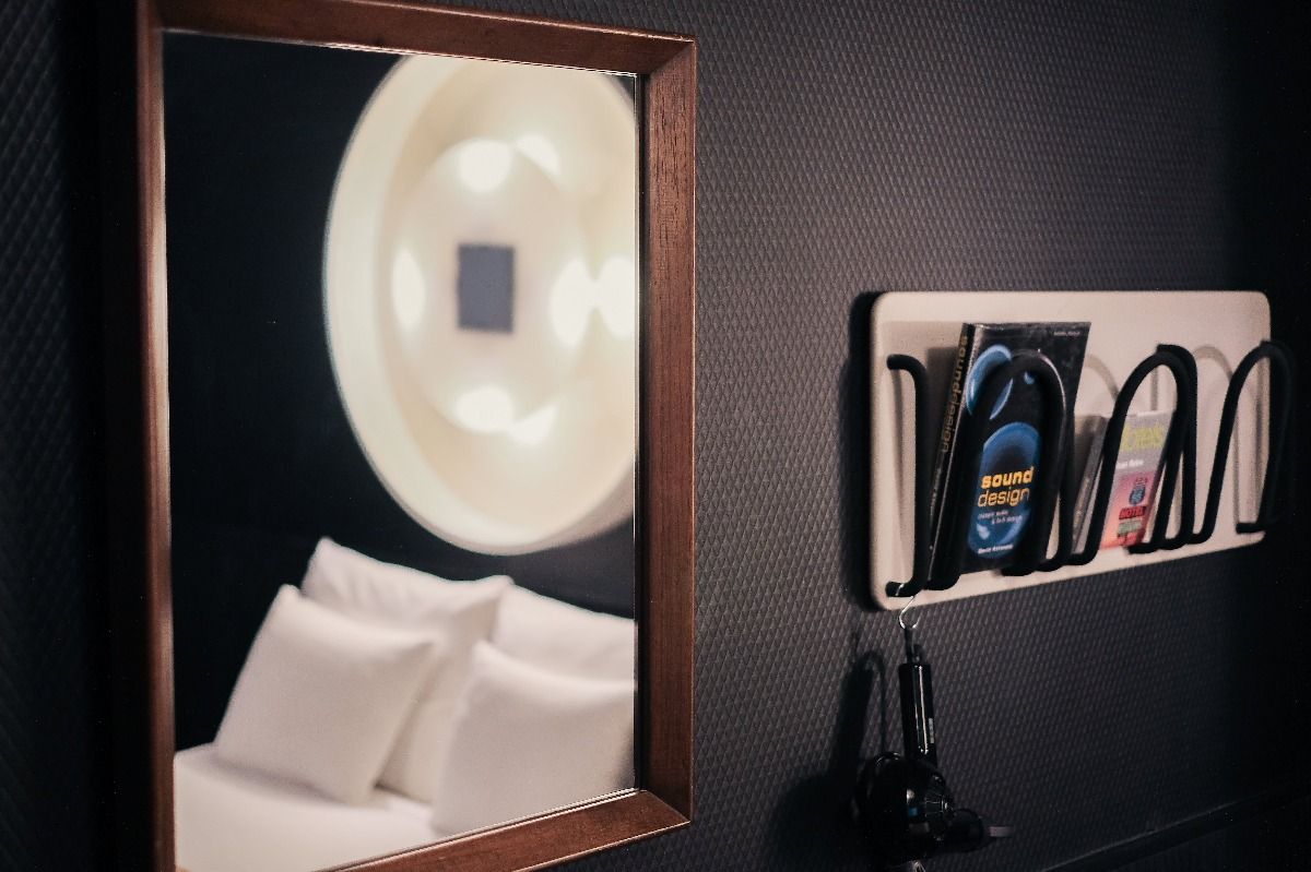 B The Black room
