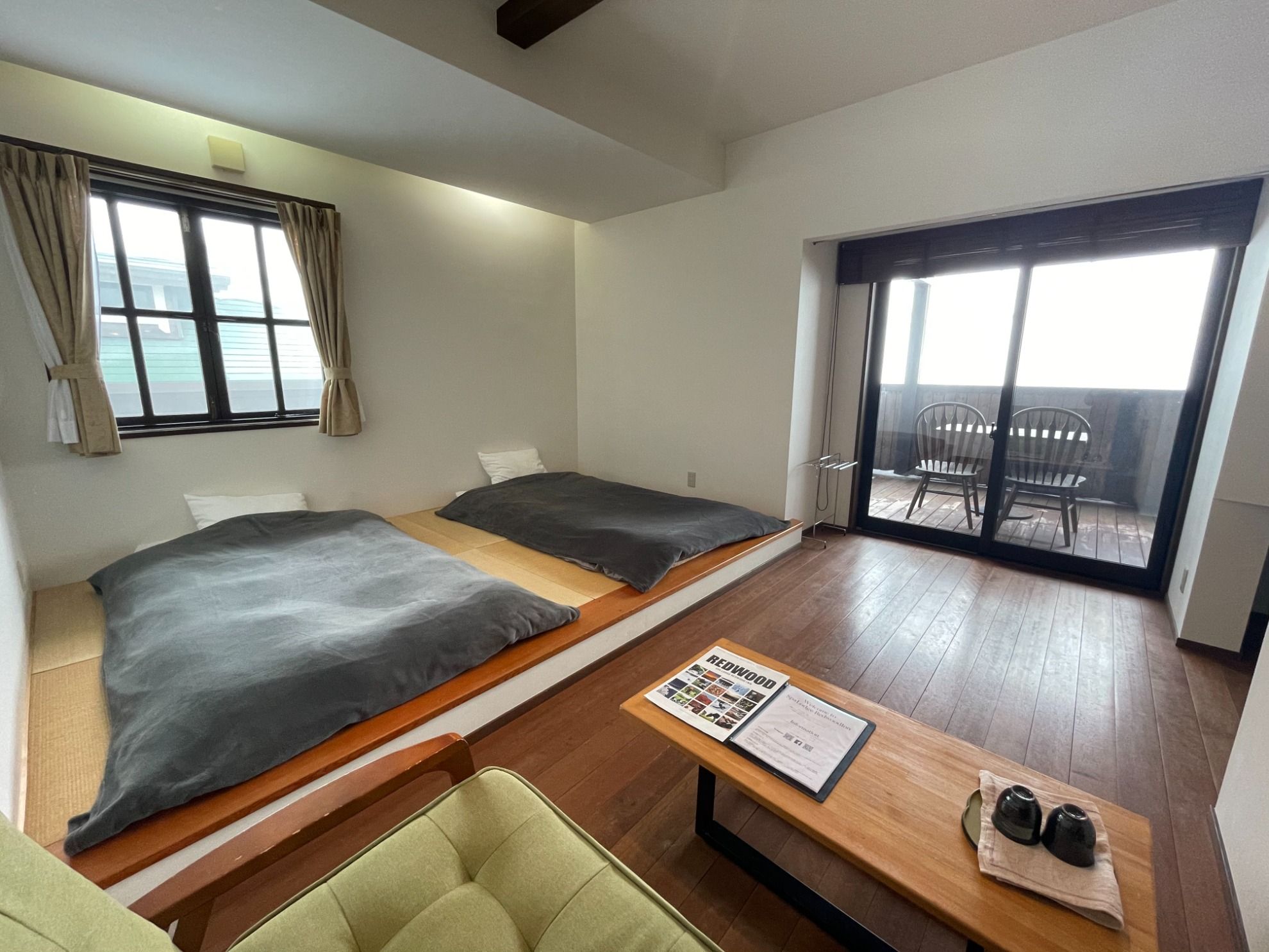 REDWOOD INN　レッドウッドイン