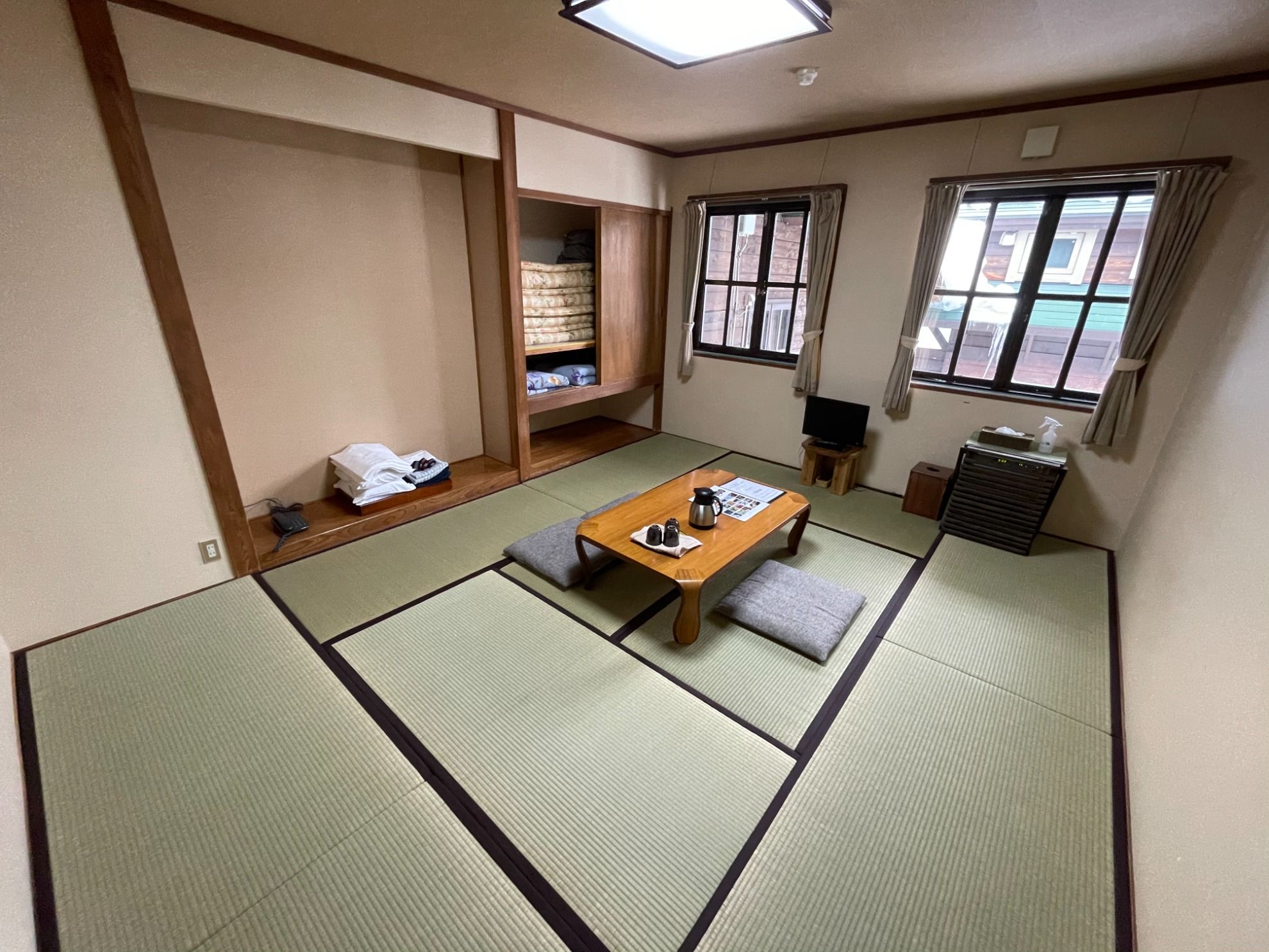 REDWOOD INN　レッドウッドイン