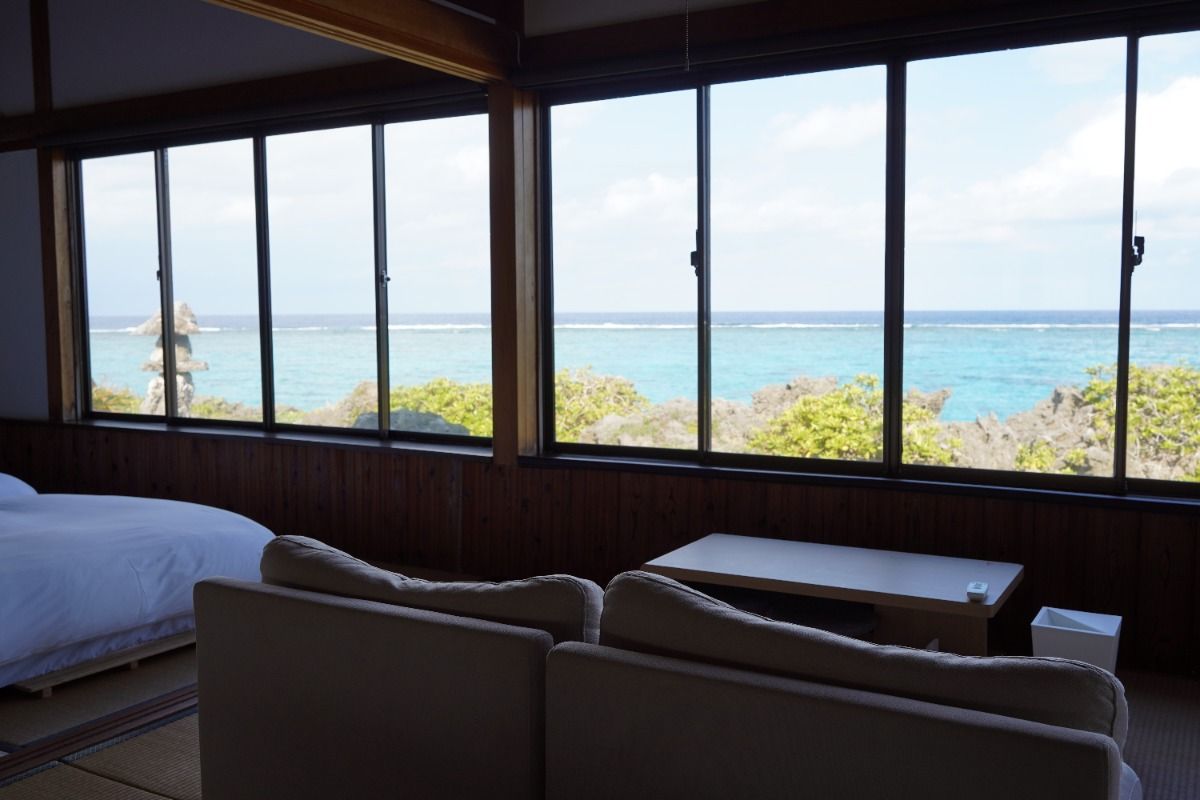 Shima Hotel 与論島 / (＆Shima Vanlife)