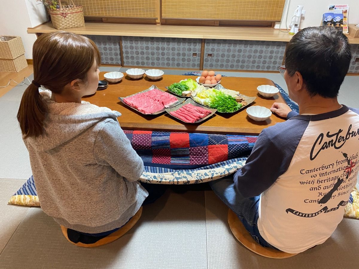 【すき焼き又は特選牛しゃぶ仕出し付】とろける和牛を掘り炬燵で - 2