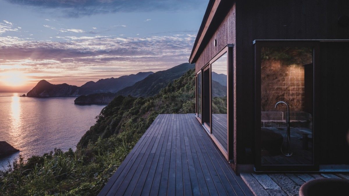 Izu Cliff Cabin