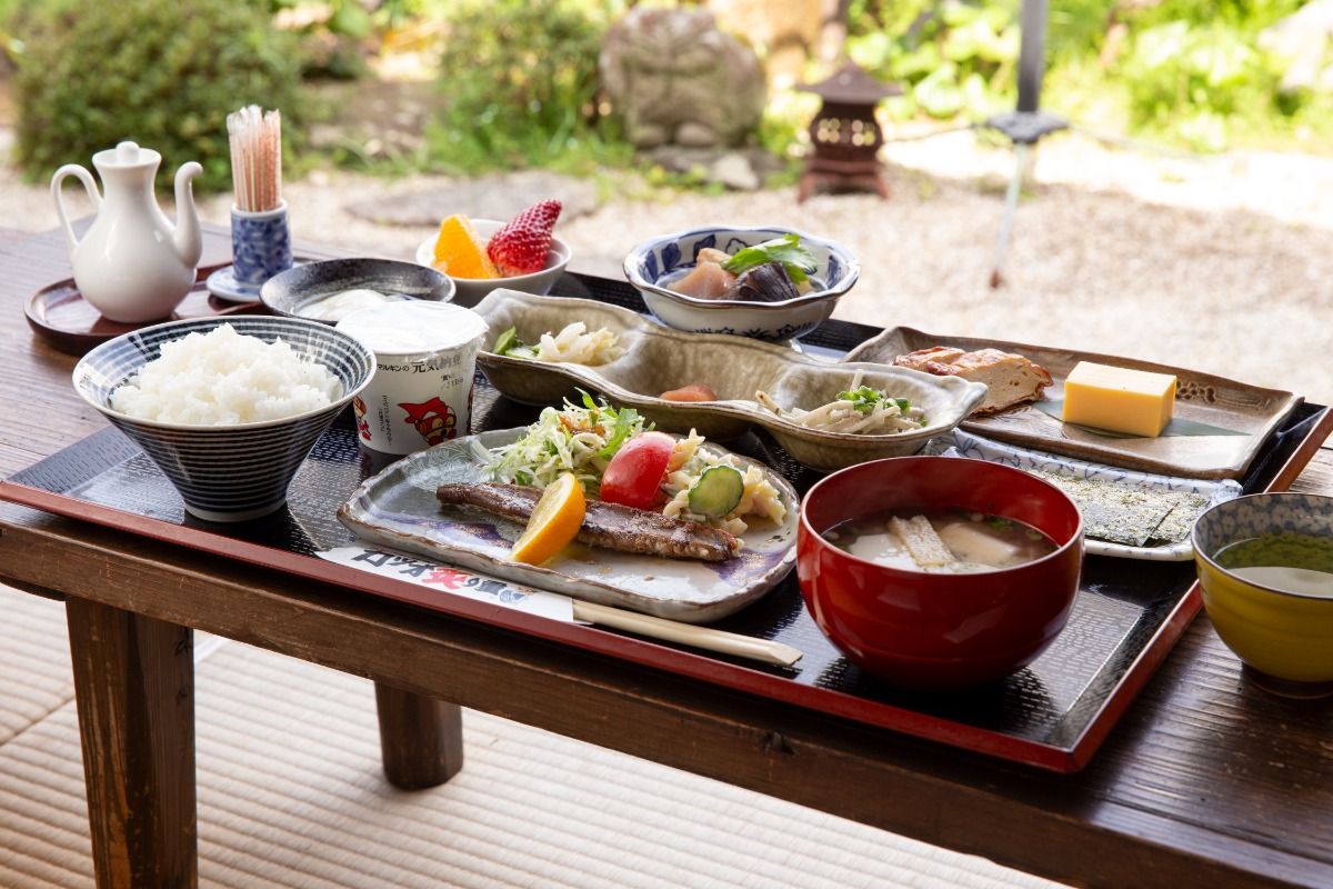 朝食付き（「ぎゃらりーこだま」和御膳）※徒歩8分／子供用あり