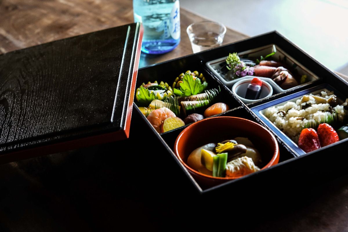 夕朝食付き(「喜庵 一能」松花堂御膳と地酒)※部屋食 - 4
