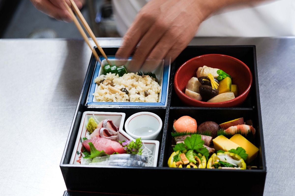 夕朝食付き(「喜庵 一能」松花堂御膳と地酒)※部屋食 - 6