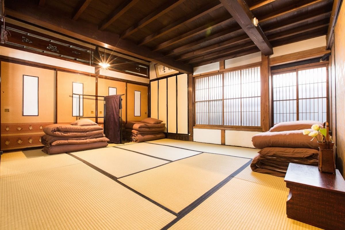 春隣（相部屋）Harudonari （Dormitory）