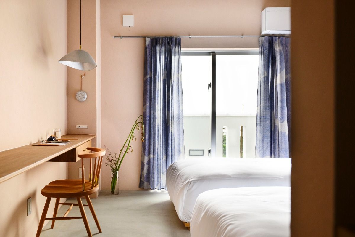 Standard room (Writing)