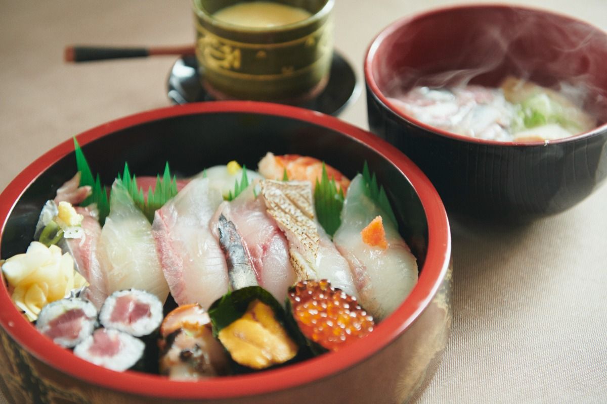 お部屋で味わう｜地元名店「郷の鮨たむら」握りたて寿司