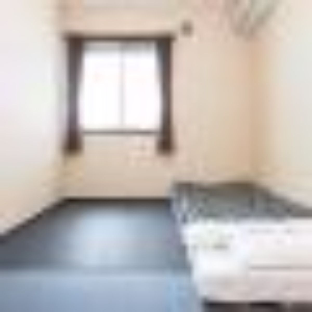 Twin room with shared bathroom - 5