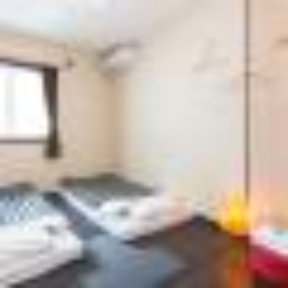 Twin room with shared bathroom - 7