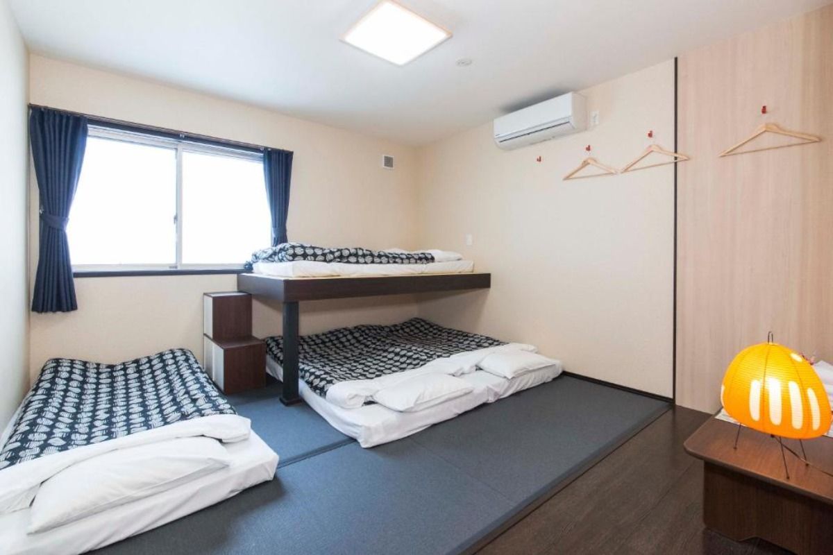 4 Beds room,Shared Bathroom