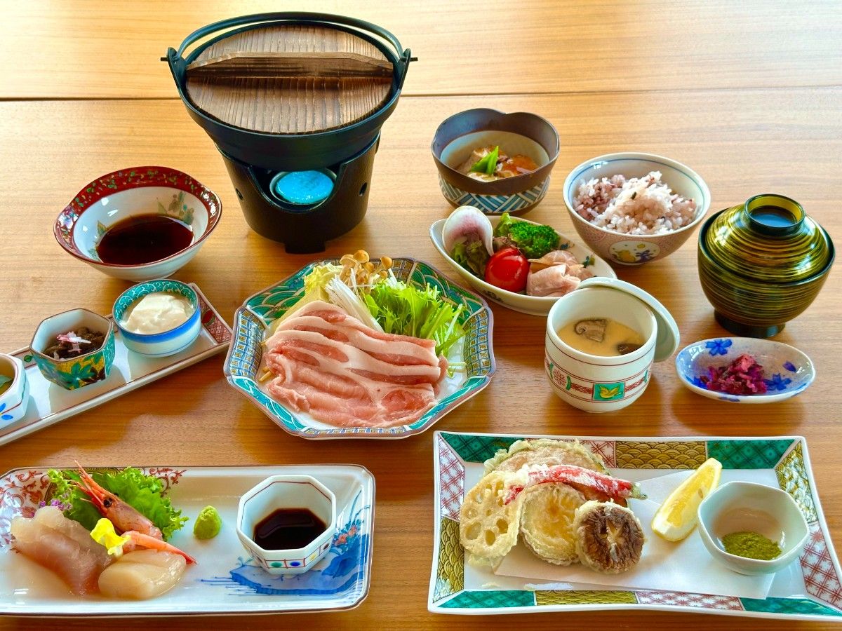 ◆2食付◆厳選能登豚のしゃぶしゃぶと九谷焼で彩る創作旬味御膳