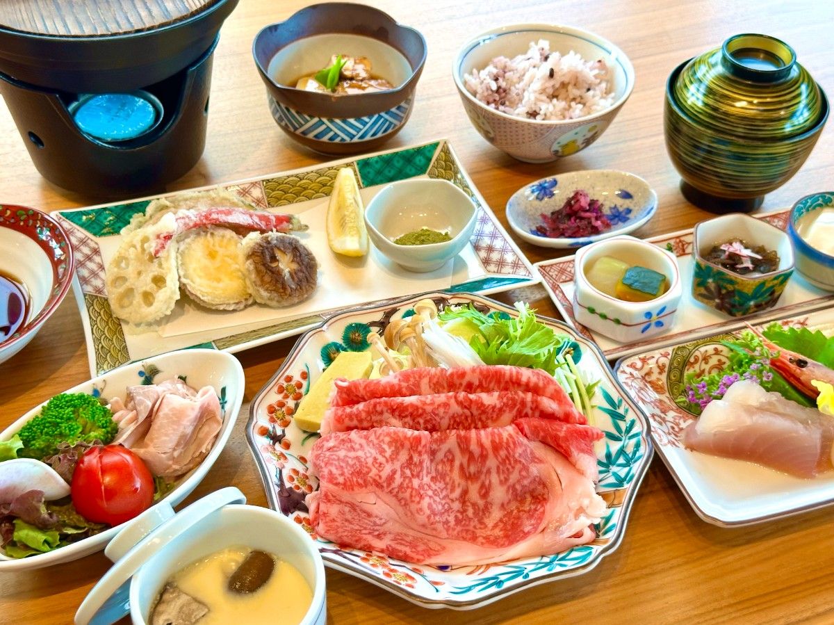 ◆2食付◆能登牛と石川の大地の恵みを九谷焼で彩る創作膳