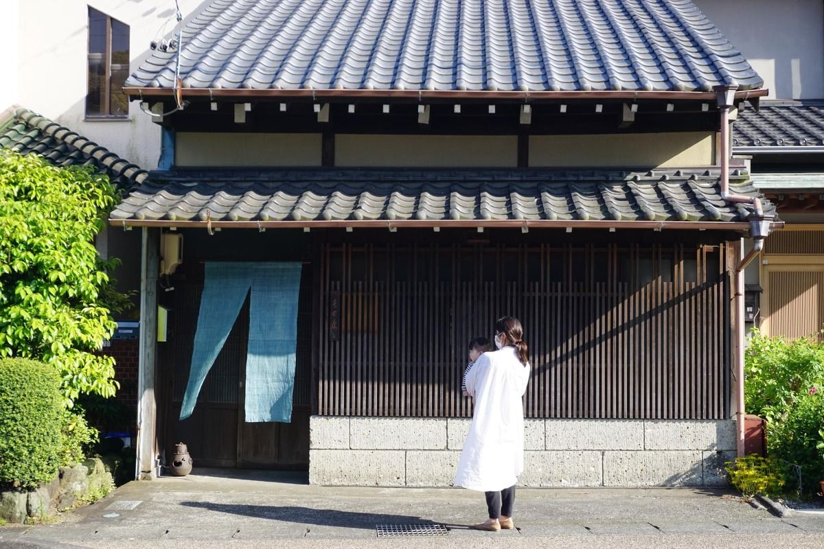 築120年の旅館型美術館を貸切り、暮らすような滞在を。