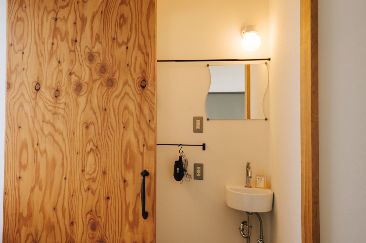 Modern Queen Room - 2