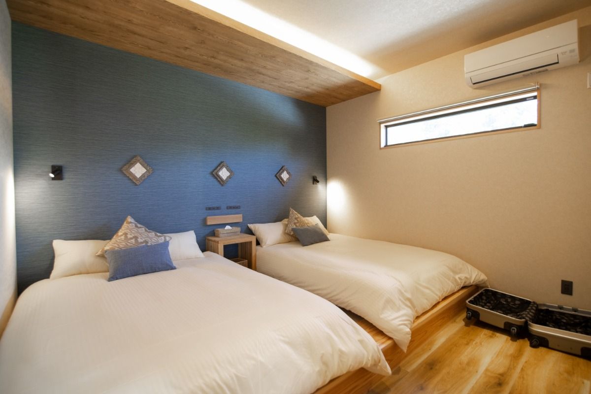 Room 02