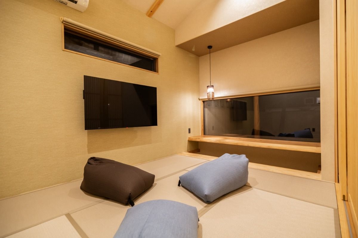 Room 02 - 8