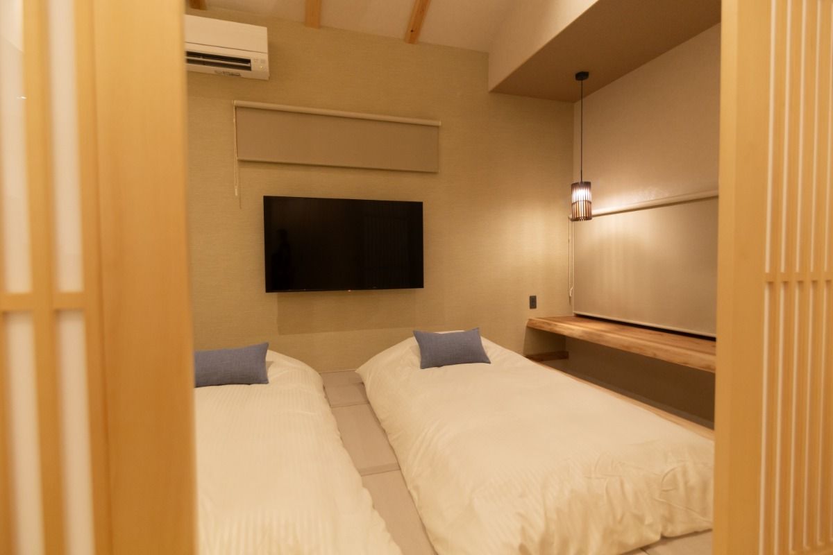 Room 02 - 18
