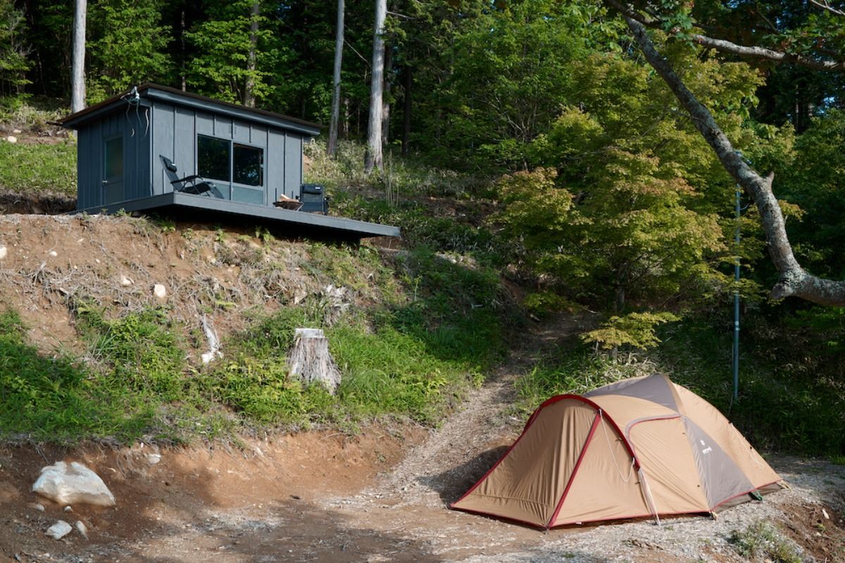 笠置山1,000mで過ごす山のキャンプ 山小屋付き