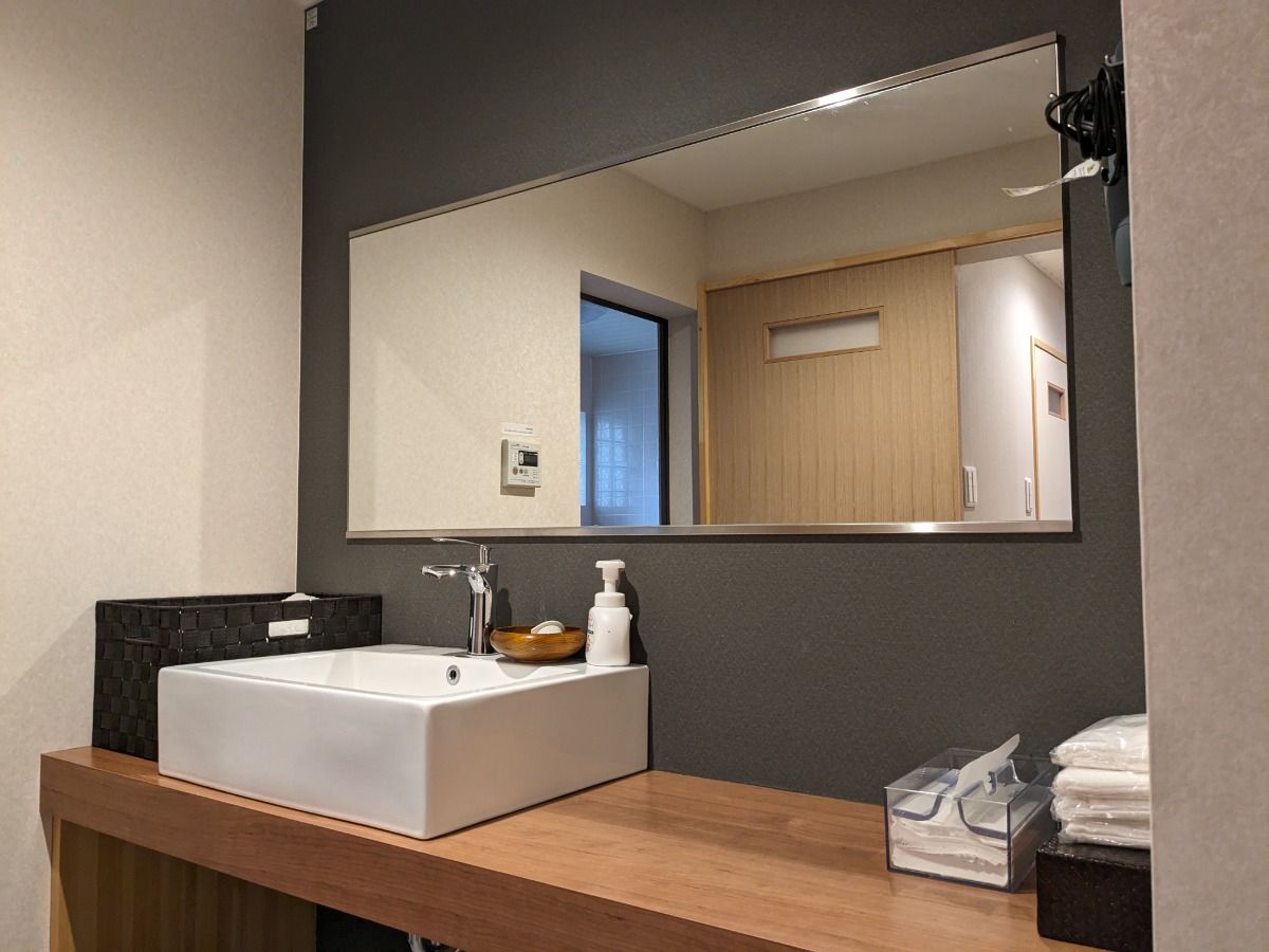Room No.101 - 2