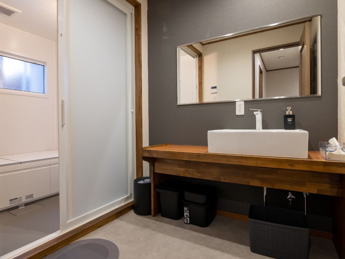 Room No.201 - 3