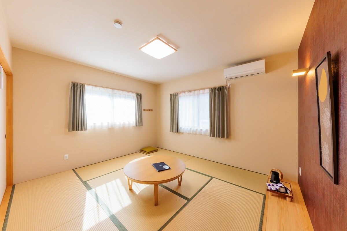 銀杏の間｜川を望む和室8畳・1〜4名様