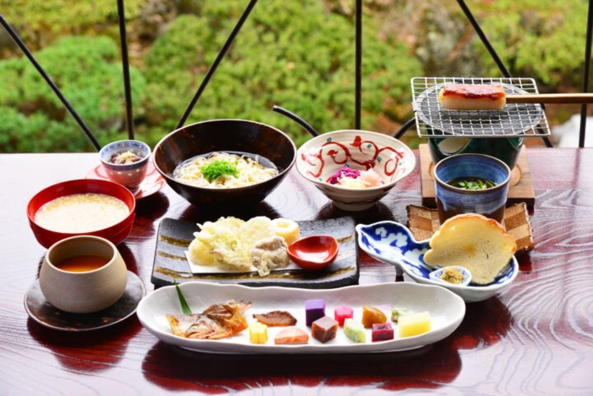 Stay and Discover Sanrakuso