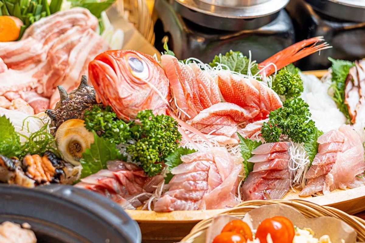 Isumi Japanese Full-Course Dinner with Local Sashimi Platter (In-Room Dining)