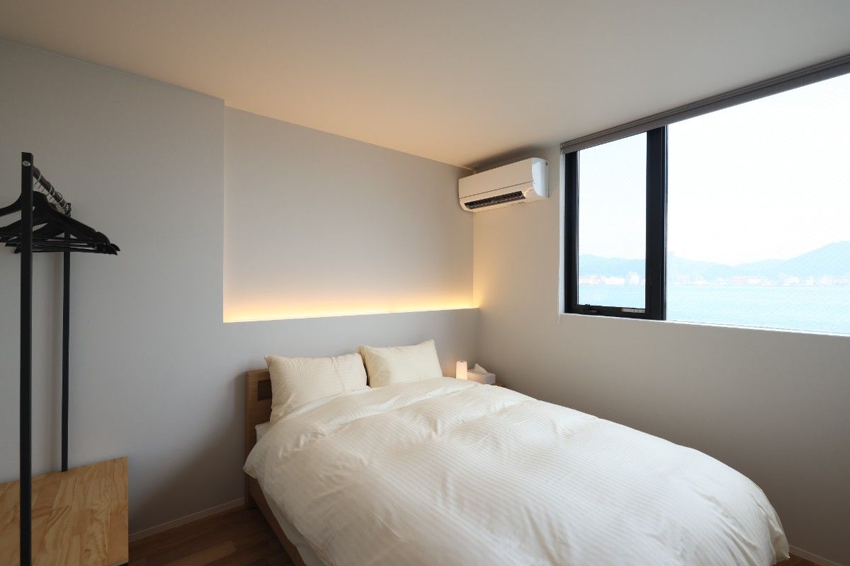 ROOM B - 4