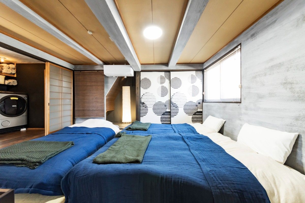 Bedside Table Spring Style BEPPU ICHIYA ーHoliday cottage | Official Booking