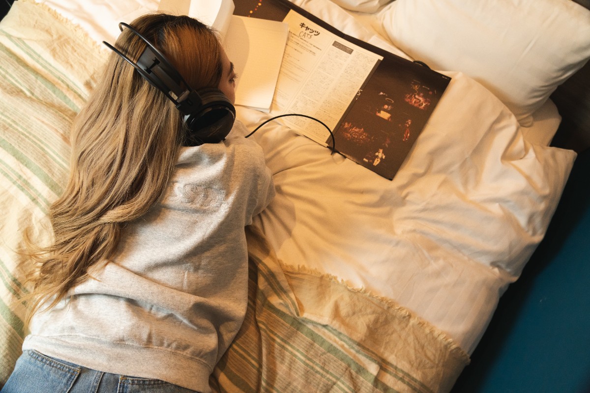 VINYL SUITE ROOM - 2