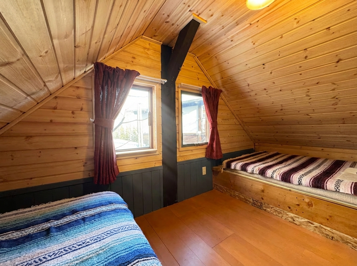 屋根裏バンガロー