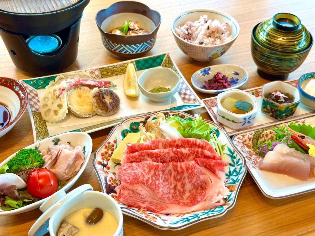 ◆2食付◆能登牛と石川の大地の恵みを九谷焼で彩る創作膳
