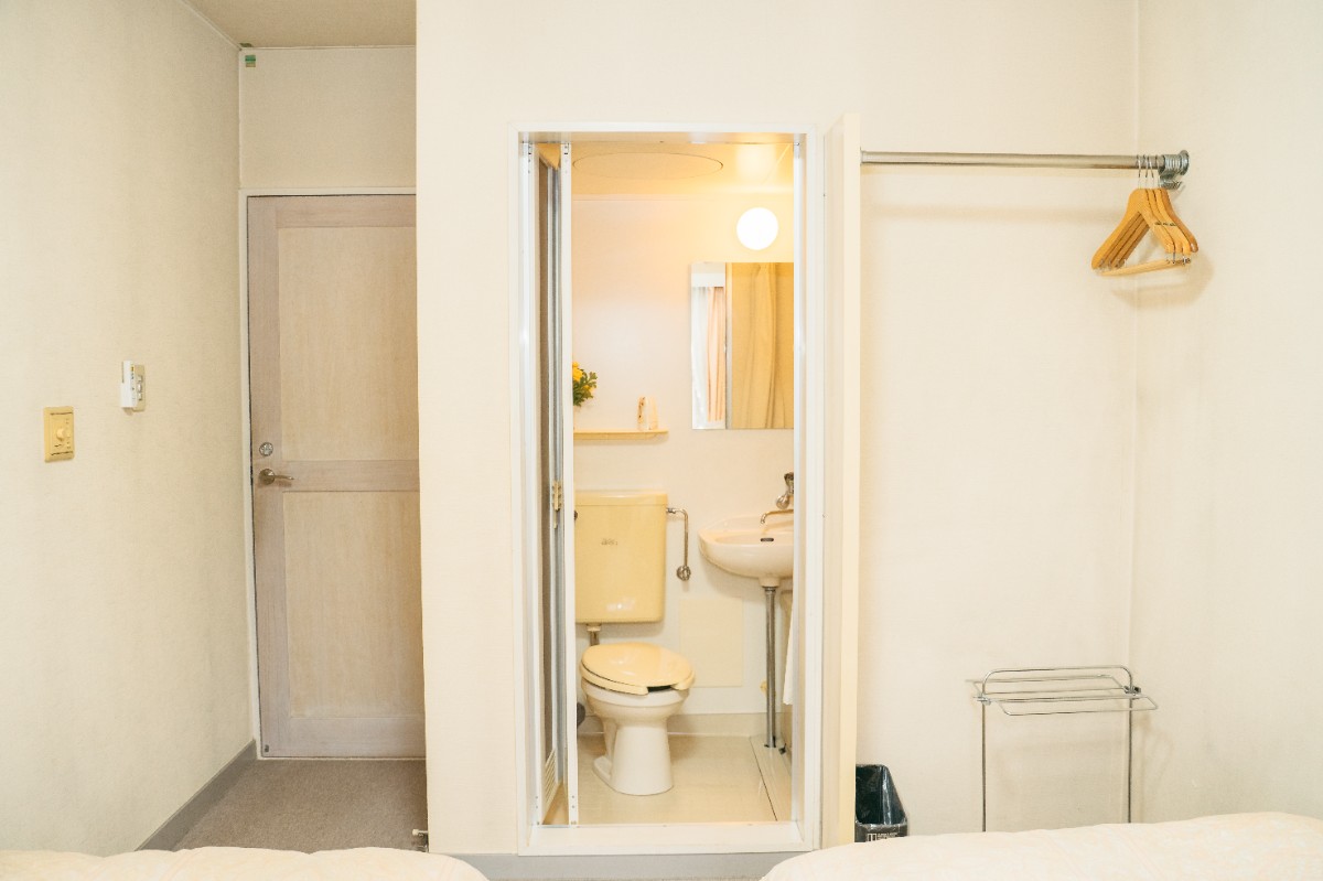 Twin room with bathroom - 2