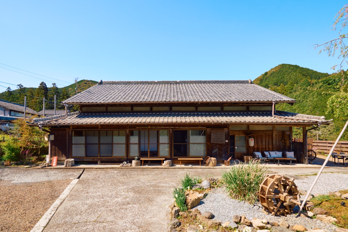 山と空の露天風呂　古民家宿 かもしか - 4