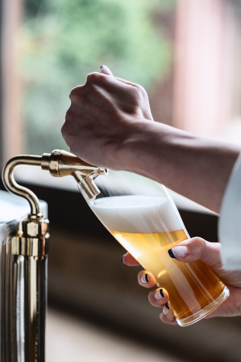 湯気と晩酌の飲食オプション ― 生ビール・夕食・朝食 ―