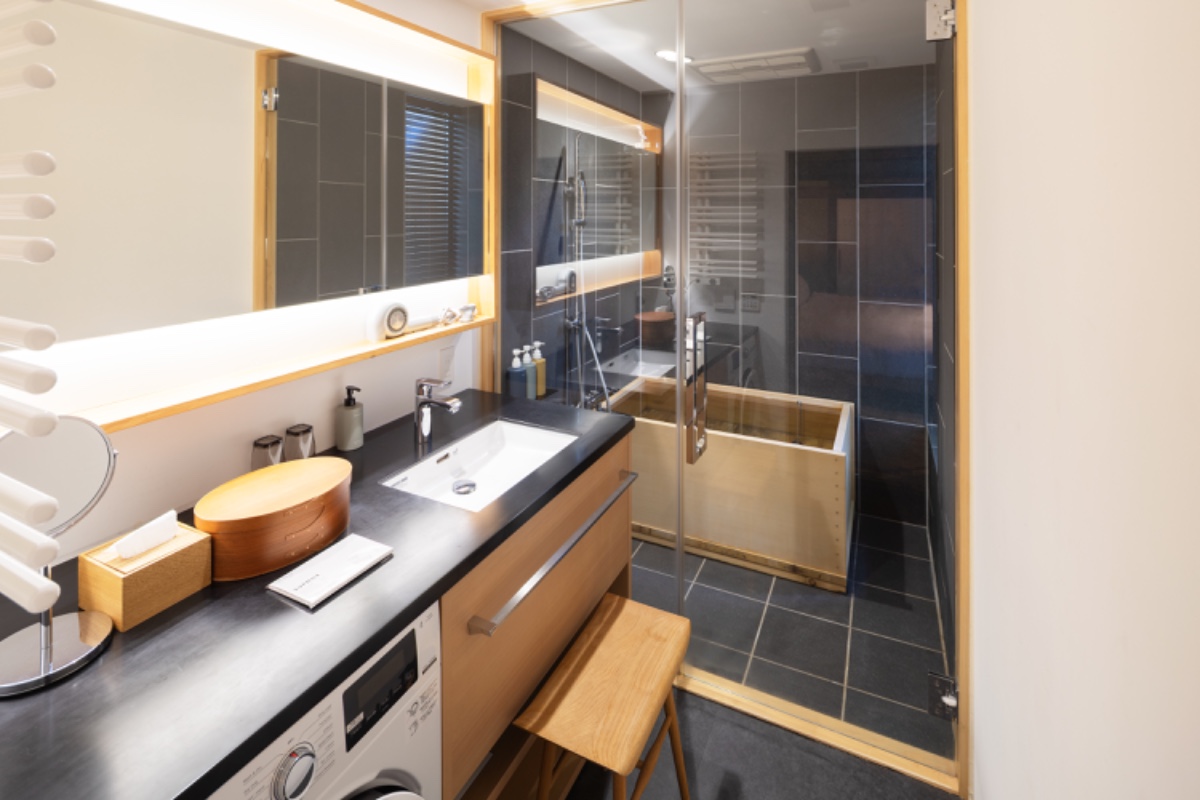 AKARI Suite - 3