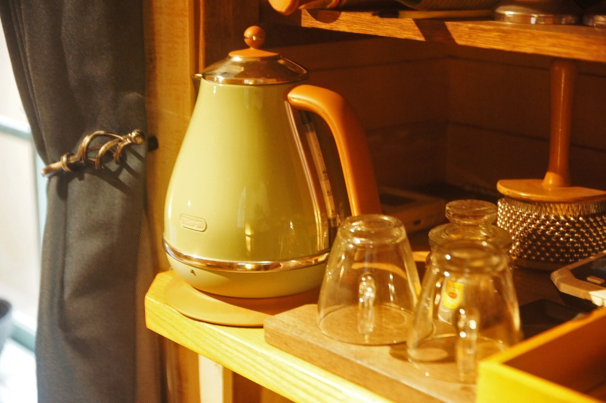 Brown Room - 3